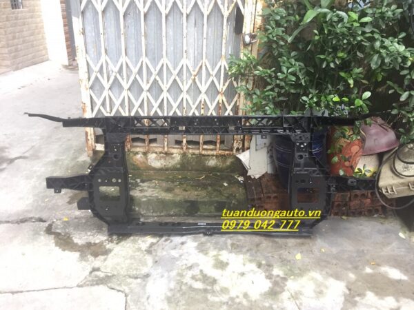 khung xương đầu xe Santafe 2021