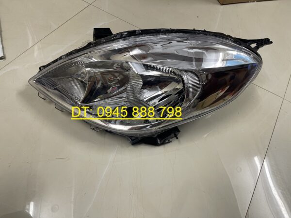 den-pha-nissan-sunny-2014