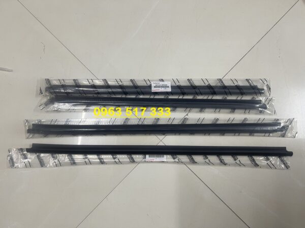 Nẹp chân kính xe fotuner 2012