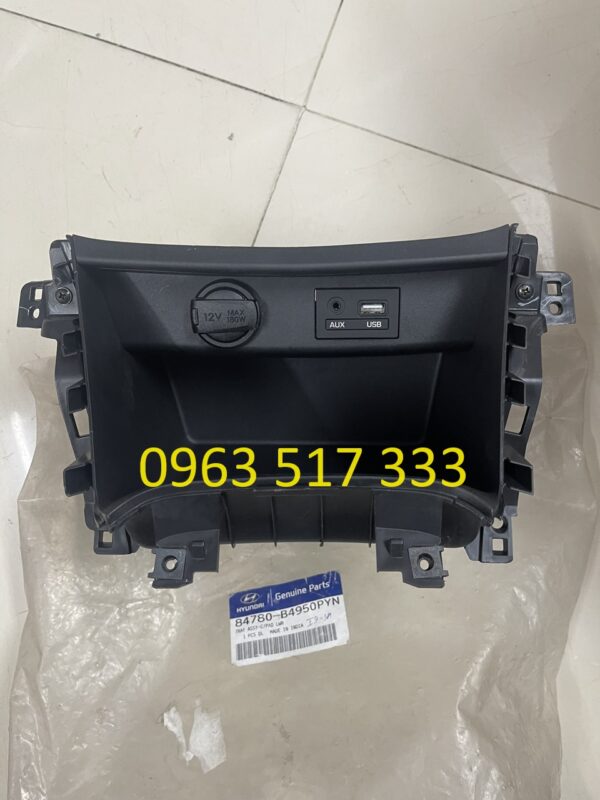 hoc-cam-tau-xac-hyundai-i10-grand Hộc cắm tẩu xạc xe I10 grand